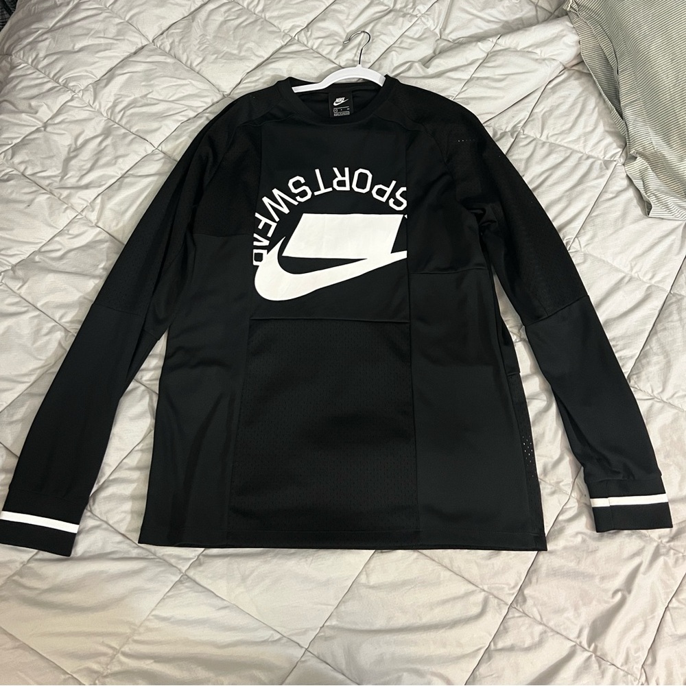Nike Sportswear Long Sleeve Shirt size small